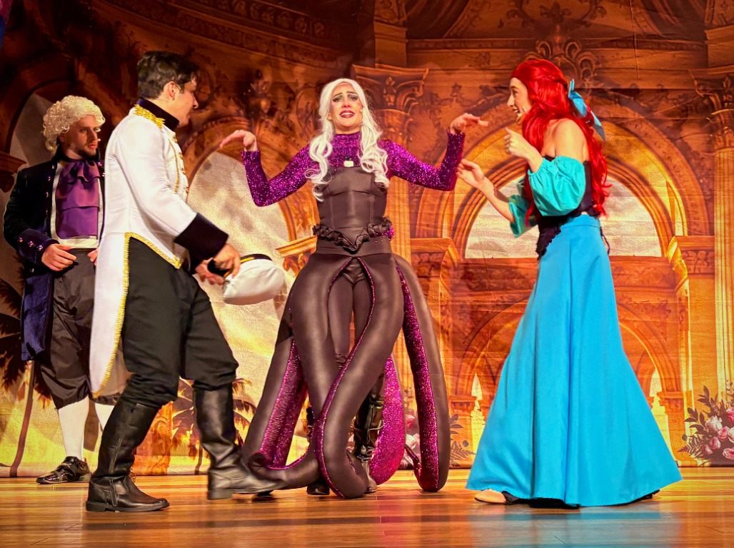 Cena do musical: Úrsula, o príncipe e Ariel